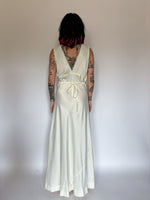 Load image into Gallery viewer, 1940’s SATIN RAYON SLIP
