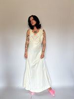Load image into Gallery viewer, 1940’s SATIN RAYON SLIP
