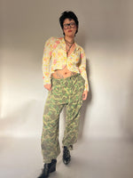 Load image into Gallery viewer, 1940’s TAFFETA FLORAL BLOUSE
