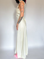 Load image into Gallery viewer, 1940’s SATIN RAYON SLIP
