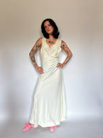 Load image into Gallery viewer, 1940’s SATIN RAYON SLIP
