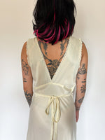 Load image into Gallery viewer, 1940’s SATIN RAYON SLIP
