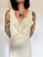 Load image into Gallery viewer, 1940’s SATIN RAYON SLIP
